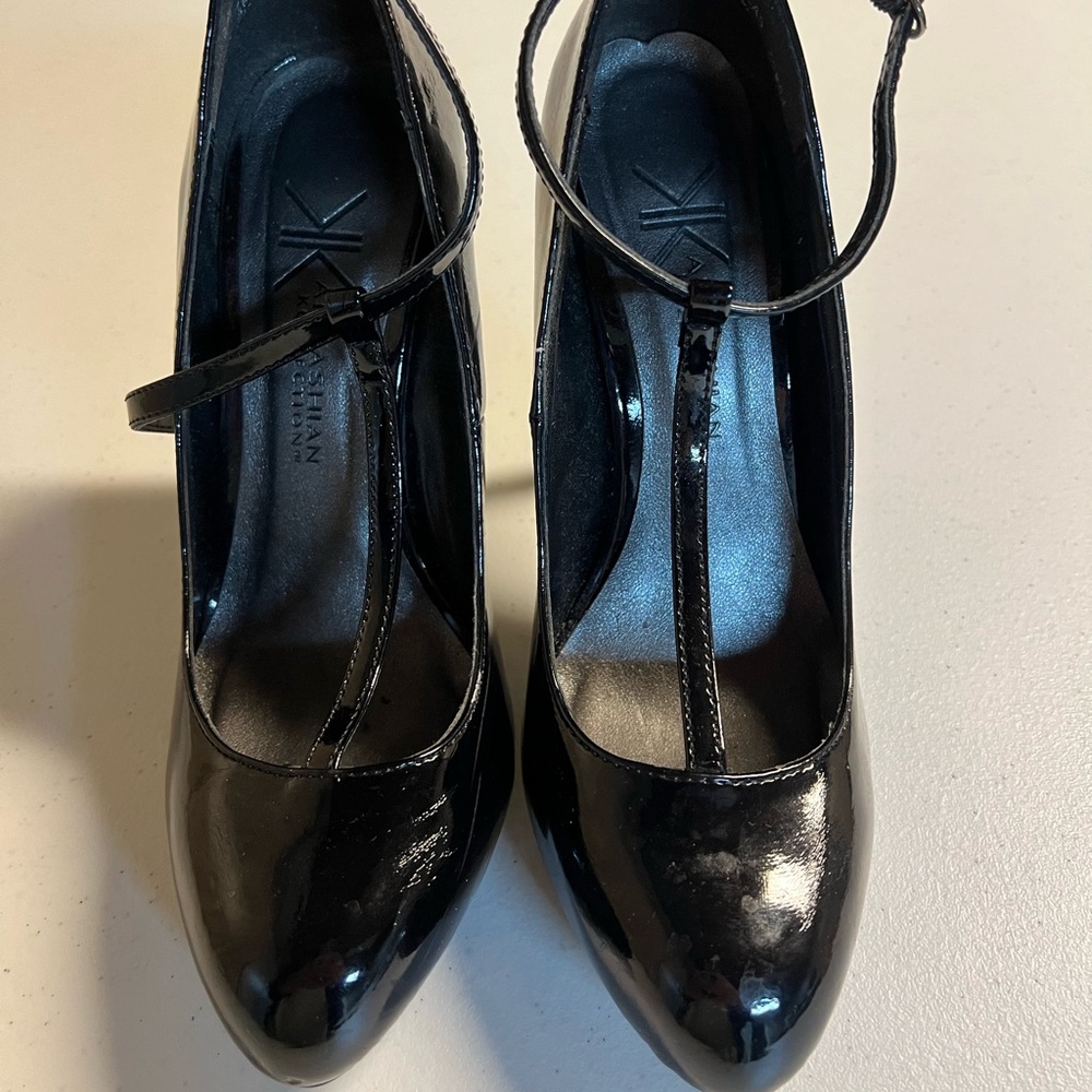 Kardashians kollection patent leather black heels